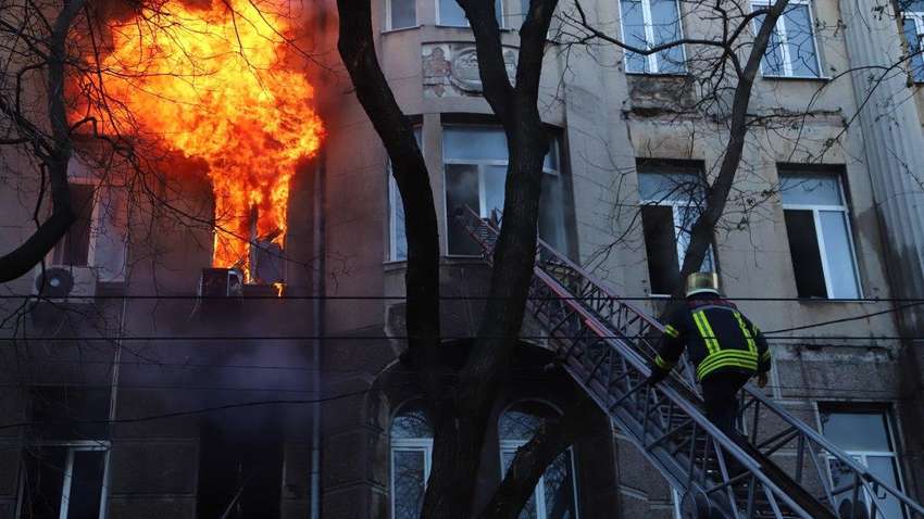 Пожежа в Одеському коледжі: рятувальники дістали з-під завалів четверту жертву