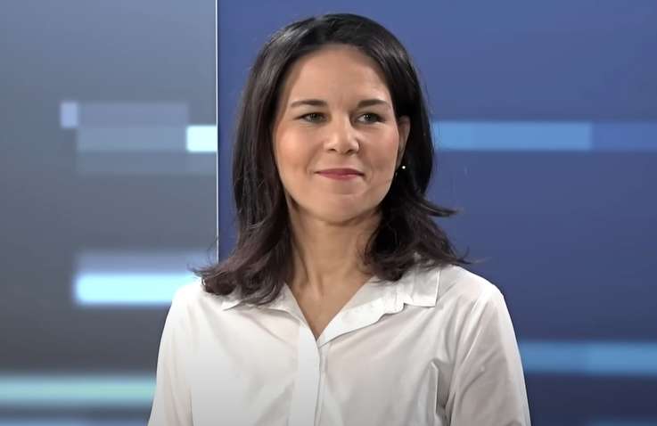 Секрет драматичного фото розкритий: Бербок зізналася, що у неї було із Шольцем