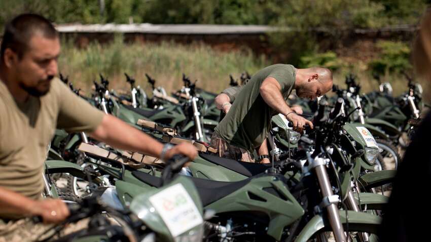 Autostrada передала ЗСУ мотоцикли, які особливо цінні для воїнів на складних ділянках фронту Autostrada передала ЗСУ мотоцикли, які особливо цінні для воїнів на складних ділянках фронту