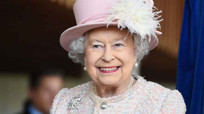 Королева Елизавета II ищет домохозяйку в один из своих дворцов: какая предлагается зарплата