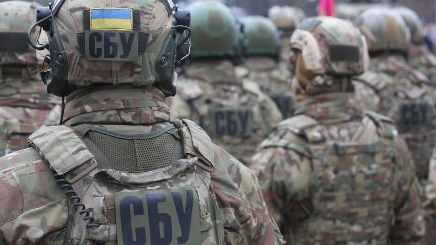 Дітей змушували співати гімн Росії: СБУ висунула підозру командиру РФ