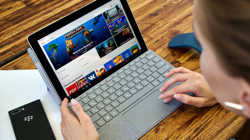 Американская компания Microsoft продемонстрирует планшет с двумя экранами