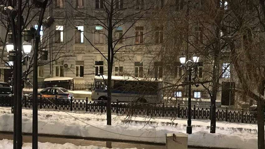 Силовики шукали в штабі Навального порно