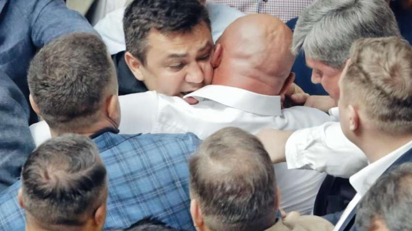 Бійка в Раді: «кандидат наук» Ківа знову не зміг продемонструвати бойові таланти