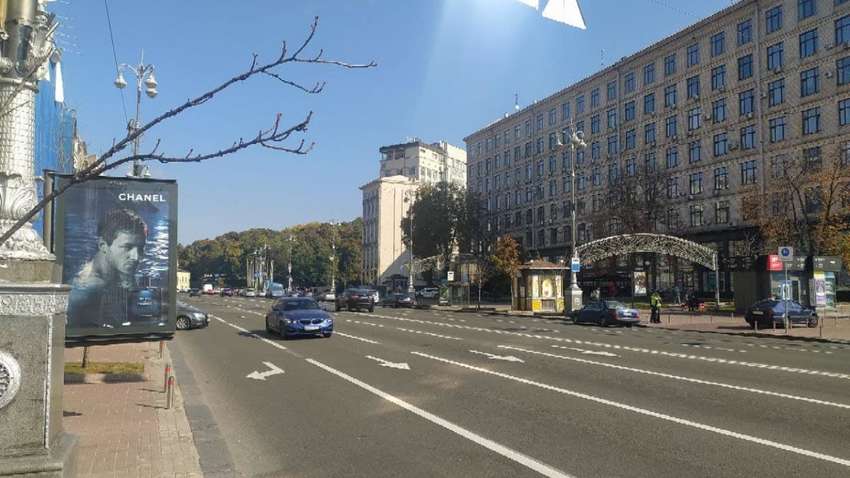 Перекрывали Крещатик: в сети показали президентское сопровождение (ВИДЕО) Перекрывали Крещатик: в сети показали президентское сопровождение (ВИДЕО)