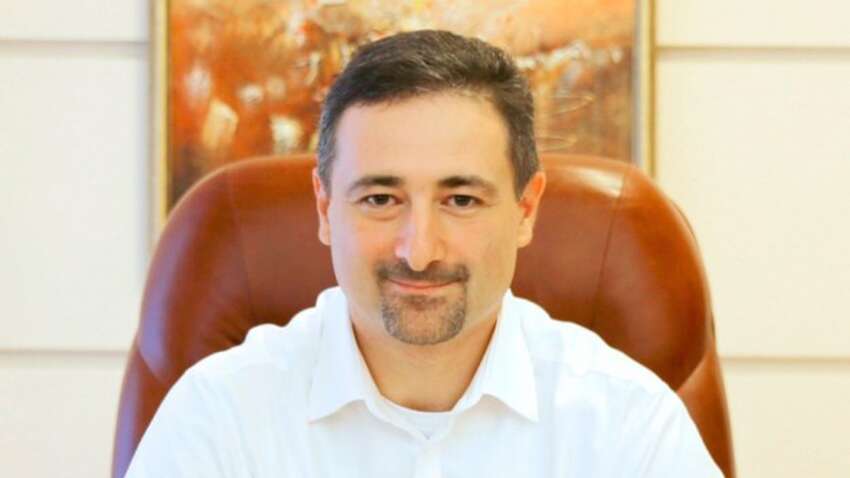 Гендиректор “Укрпошти” не хоче ризикувати своєю сім’єю: де живуть діти та дружина Смілянського