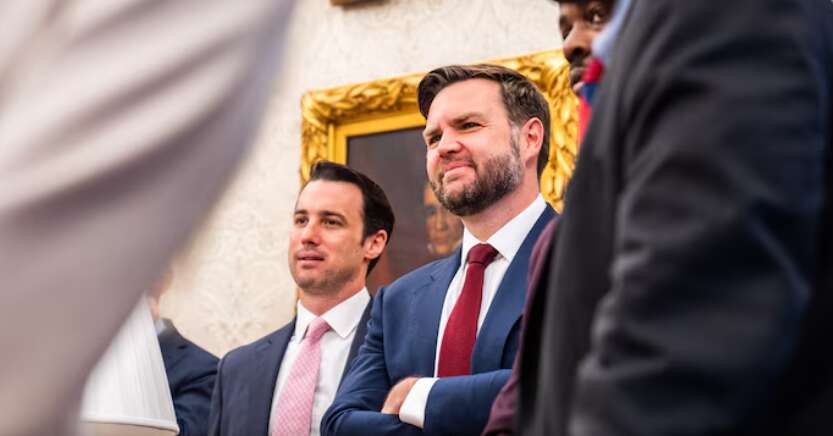 Вэнс дерзко объяснил зачем придумал историю о мигрантах, которые едят собак американцев