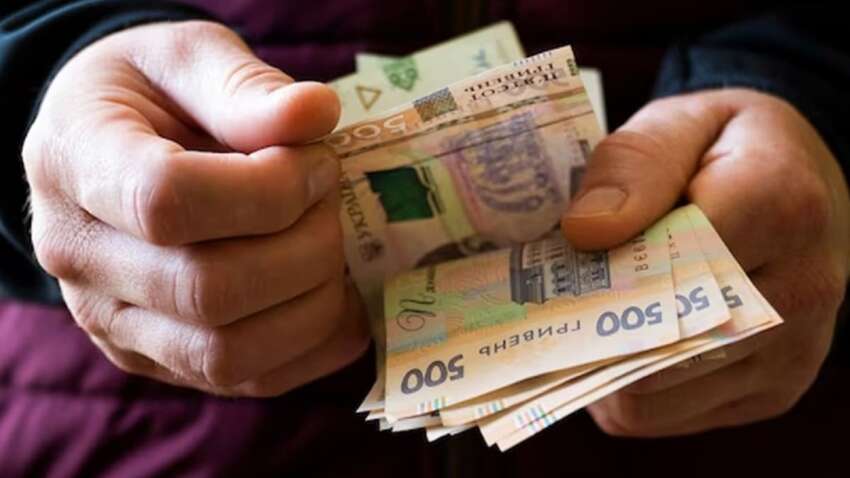 Мінімальні пенсії в Україні злітають до 7374 грн: коли чекати підвищення