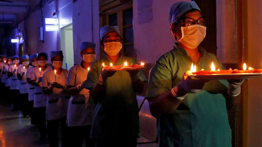 Мільйони свічок за здравіє: Індія виганяє коронавірус