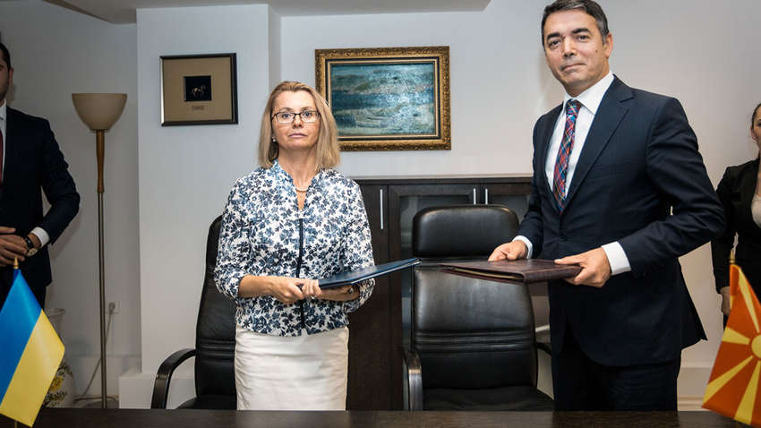 Украина подписала постоянный безвиз с Северной Македонией