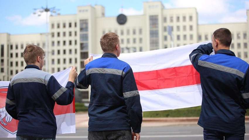 Всенародный страйк в Беларуси: Лукашенко приехал разобраться с рабочими МЗКТ - ВИДЕО Всенародный страйк в Беларуси: Лукашенко приехал разобраться с рабочими МЗКТ - ВИДЕО