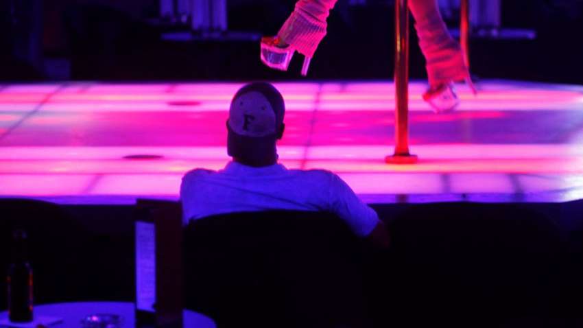 Дві церкви в США оголосили себе стрип-клубами, щоб працювати при карантині