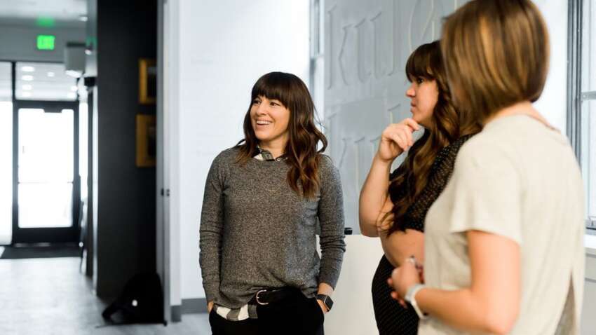 Ці 9 тем миттєво видають низький соціальний інтелект — більшість навіть не здогадується