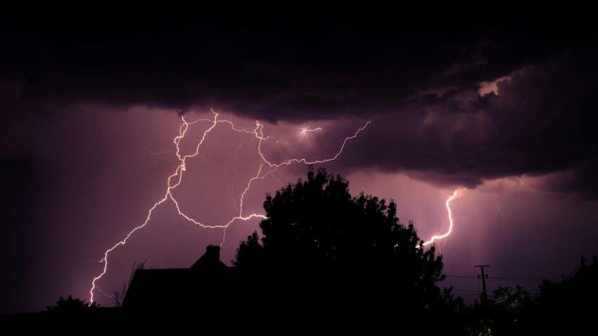 Что может происходить во время грозы: ученые впервые заметили уникальное явление Что может происходить во время грозы: ученые впервые заметили уникальное явление