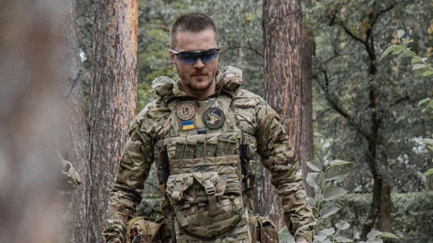 Український співак та військовий жорстко розкритикував чоловіків, які втекли з України