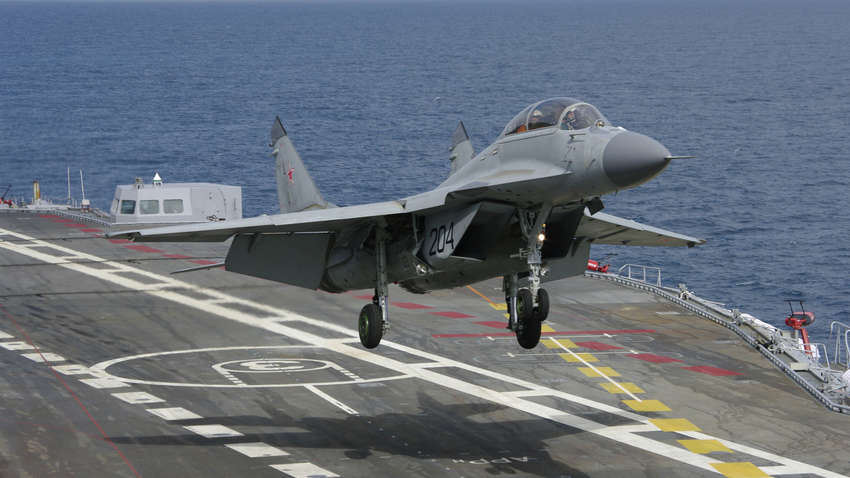 Из Крыма в Россию перегоняют военную авиацию