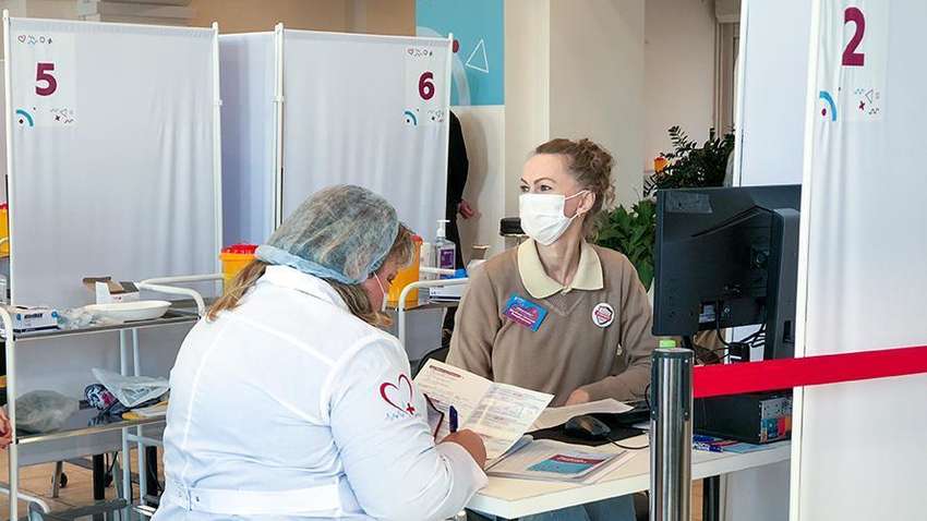 В РФ полмиллиона «липовых» ковид-сертификатов оказались в сети: люди теперь хватаются за голову