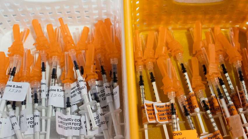 США рекомендуют детям делать бустерную дозу вакцины Pfizer: зачем вводят ревакцинацию США рекомендуют детям делать бустерную дозу вакцины Pfizer: зачем вводят ревакцинацию