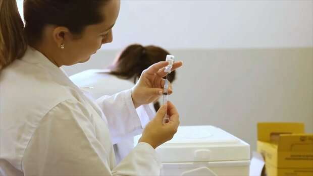 Вспышка дифтерии в Украине: 200 доз сыворотки на страну и смертельный сценарий 90-х