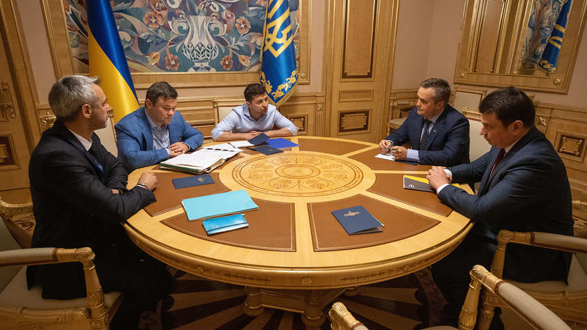 Зеленський має намір посилити боротьбу з корупцією: чи варто чекати гучних кримінальних переслідувань