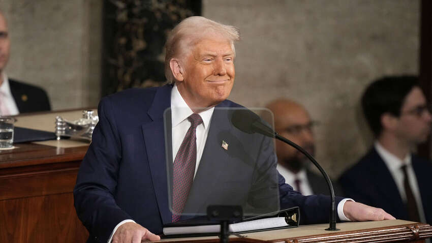 Суд США завдав удару по скандальній ініціативі Трампа на майже $2 млрд Суд США завдав удару по скандальній ініціативі Трампа на майже $2 млрд