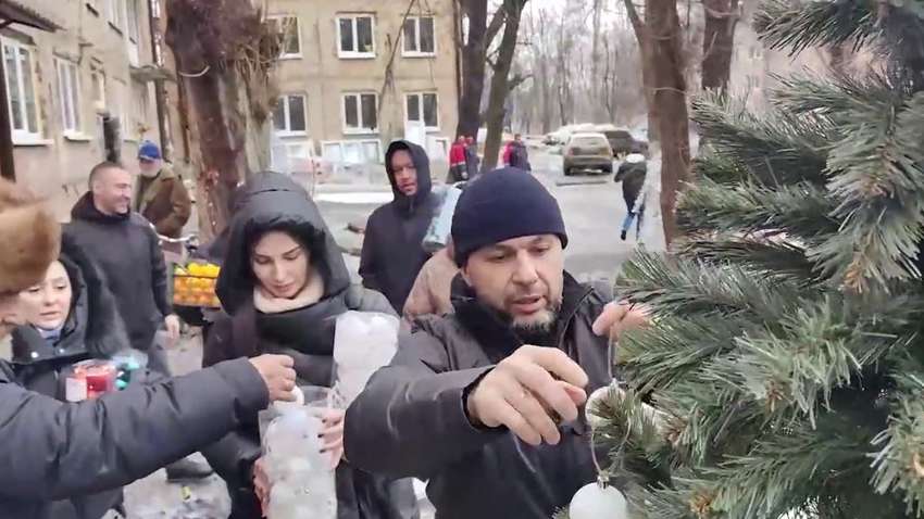Терорист Пушилін привіз «ждунам» до Авдіївки новорічну ялинку (ВІДЕО)