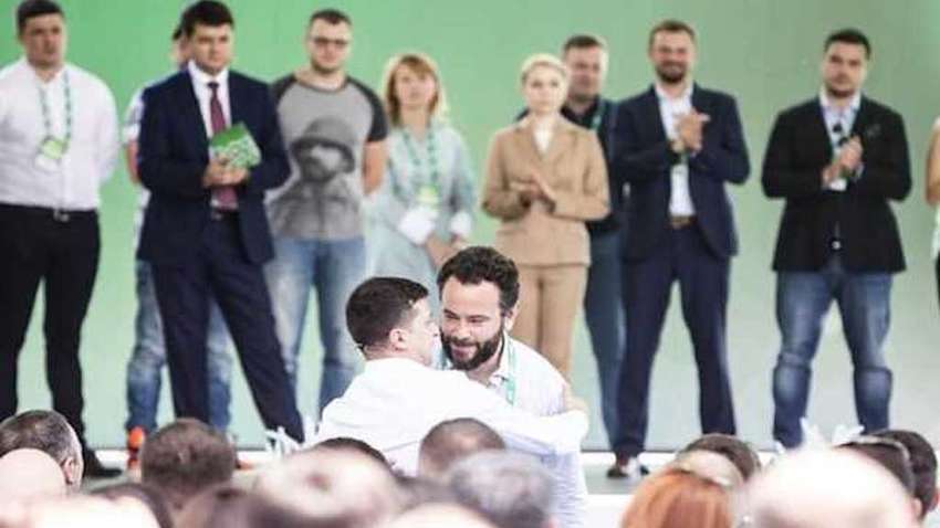 Дубінський пригрозив Зеленському розвалом фракції "Слуга народу" (Відео) Дубінський пригрозив Зеленському розвалом фракції "Слуга народу" (Відео)