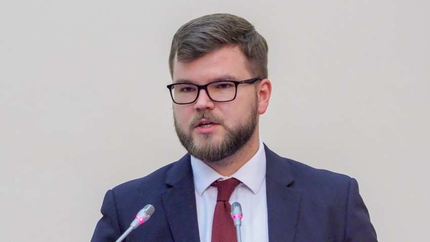 Кабмін звільнив главу "Укрзалізниці" Кравцова