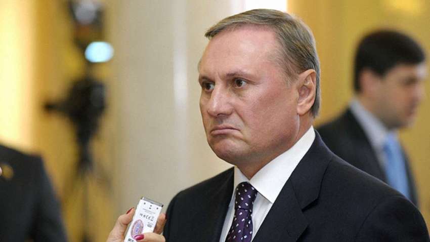 На Ефремова надели электронный браслет слежения