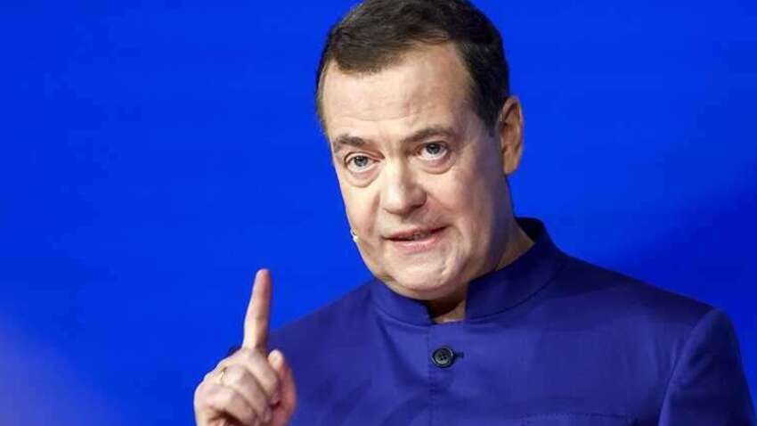 Медведев в истерике: пригрозил ударами по Европе и назвал точные цели для атак РФ