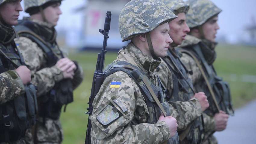 "Пиджаки" пойдут служить: в Украине летом призовут 500 офицеров запаса