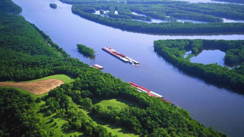 Река Миссисипи поменяла направление течения из-за урагана "Ида" Река Миссисипи поменяла направление течения из-за урагана "Ида"