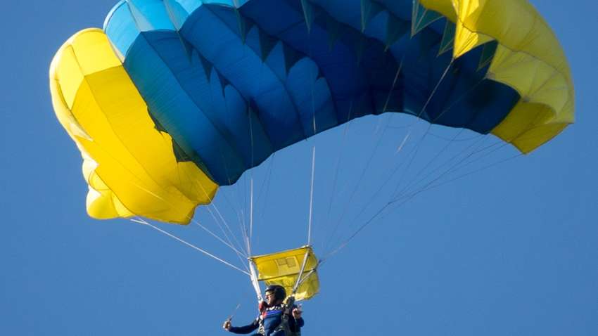 У полях на Дніпропетровщині розбився парашутист-екстремал