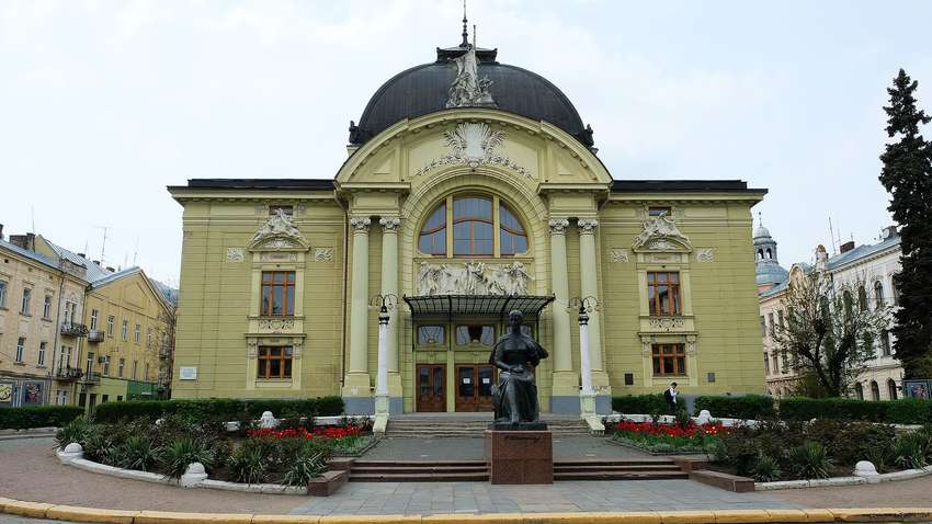 В Черновцах в одном из театров COVID-19 косит актеров: подробности