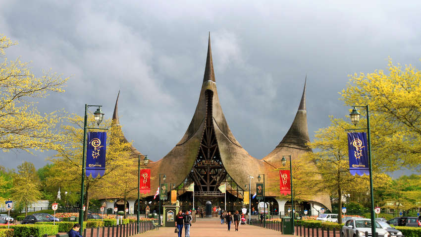 Одна з країн ЄС обговорює, як повернути українців призовного віку додому