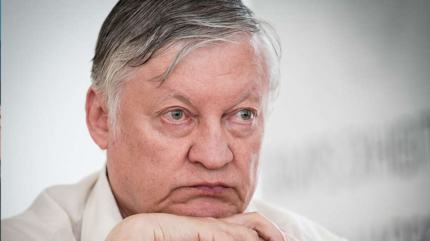 Шахіст та депутат Росії Аналотій Карпов потрапив у реанімацію