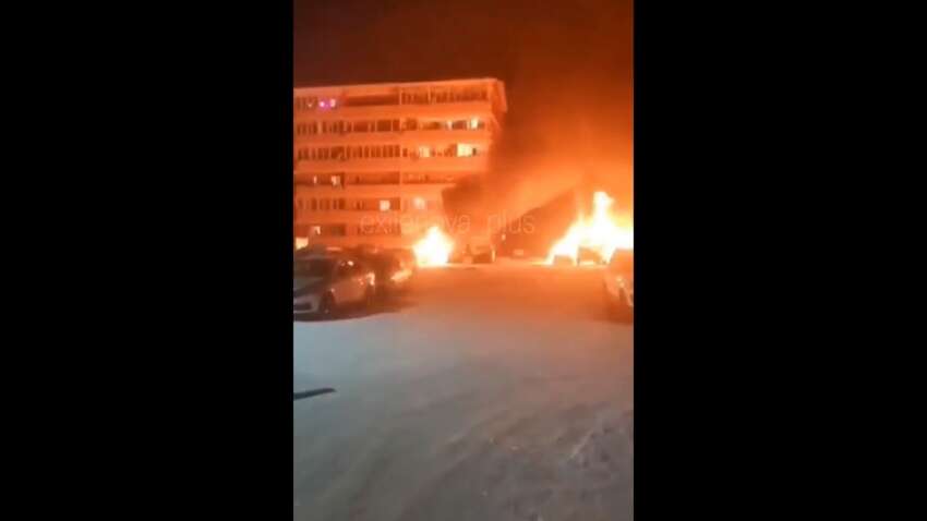 Российская ракета прилетела по своим: жилой массив в России пылает