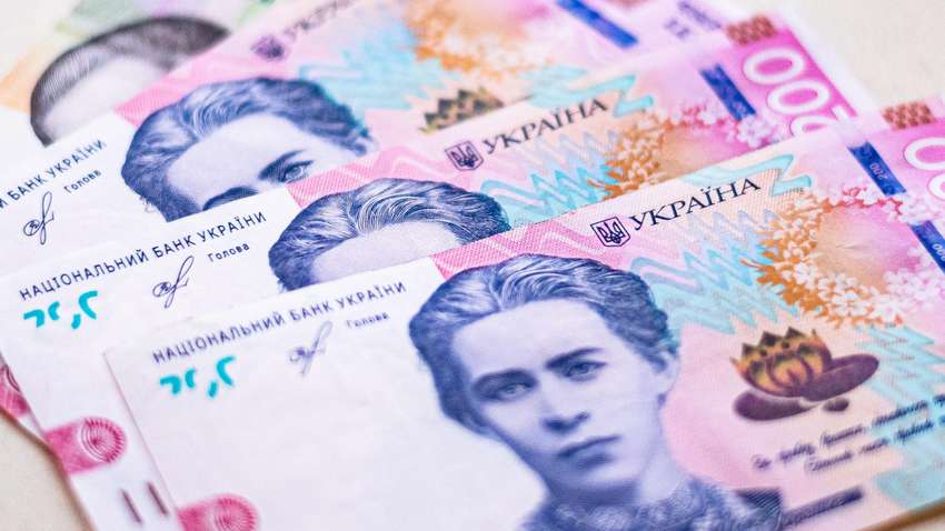 Почему украинцам запретили повышать пенсии и соцвыплаты: какие будут последствия