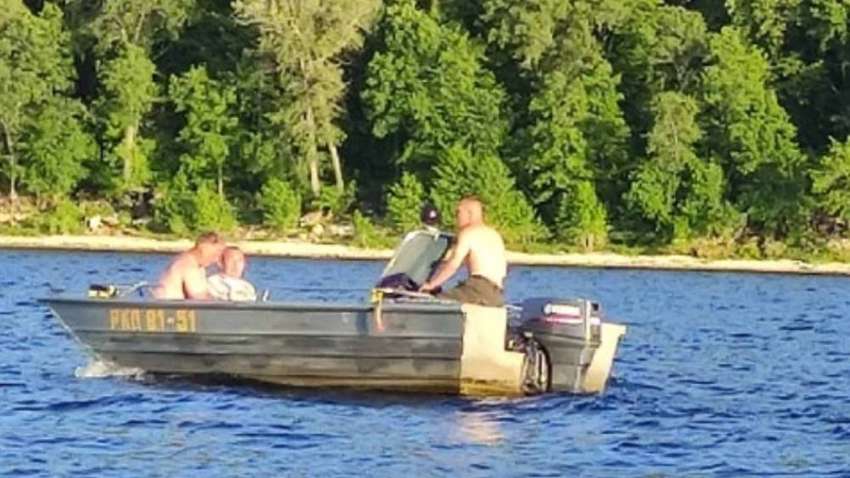 У Росії п'яні депутати від партії Путіна врізалися в надувний човен - загинув батько сімейства У Росії п'яні депутати від партії Путіна врізалися в надувний човен - загинув батько сімейства