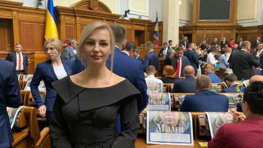 "Слуга" Гринчук объяснила, как Infiniti оказалась среди сельхозтехники