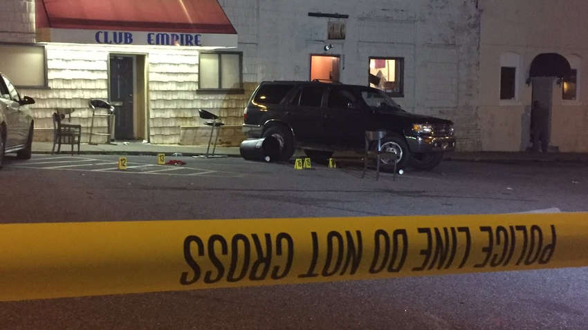 У барі США невідомий почав стрілянину: четверо людей загинули