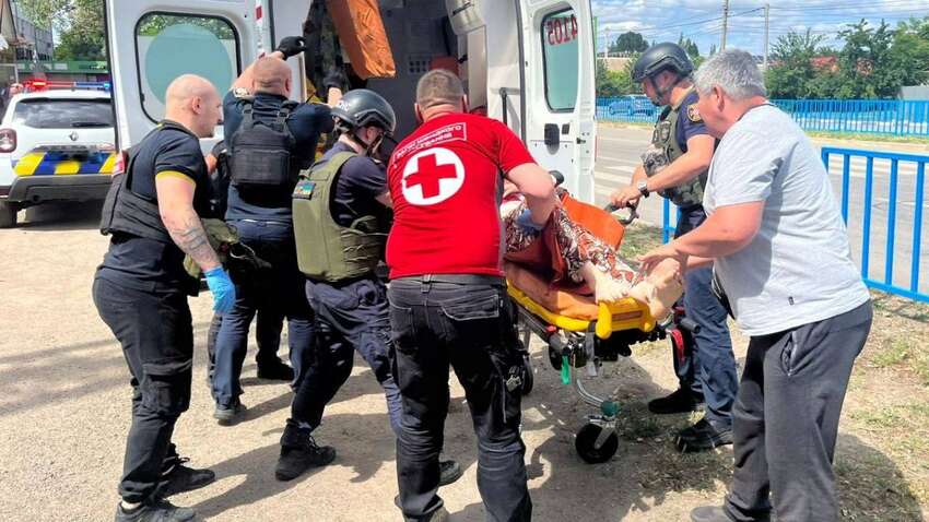 Россияне ударили по продуктовому магазину на Днепропетровщине: что известно