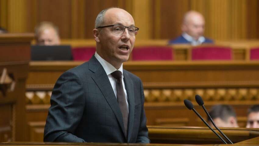 Обстоювати права мови, війська – небезпечно: що відбувається в РФ після вбивства Парубія