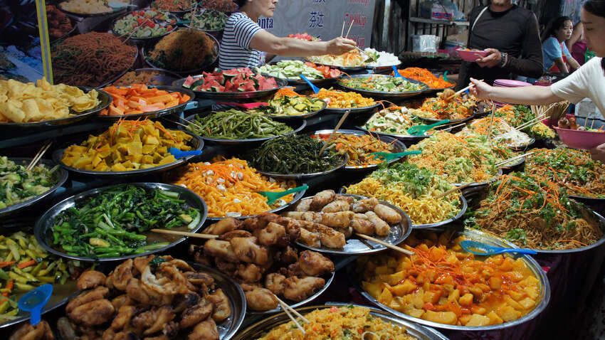 Еда во время путешествия вызвала у женщины неизлечимую болезнь: чем она питалась Еда во время путешествия вызвала у женщины неизлечимую болезнь: чем она питалась