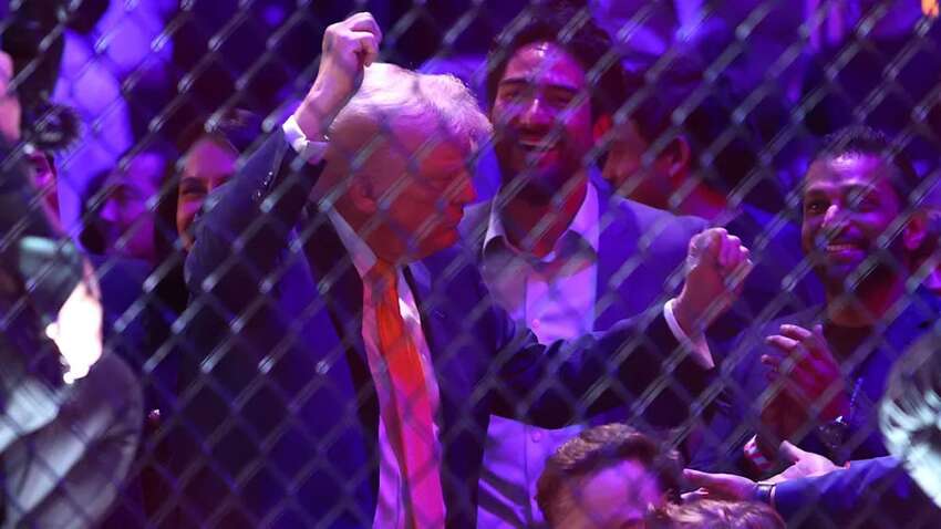 Трамп приїхав на бій UFC та своєю присутністю затьмарив спортивну подію Трамп приїхав на бій UFC та своєю присутністю затьмарив спортивну подію