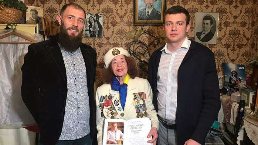 Активісти молодіжного крила "ОПЗЖ" привітали ветеранів Другої світової війни