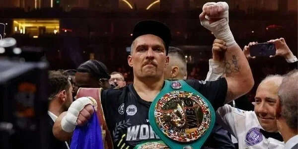 Усик впервые отреагировал на приказ от WBO и назвал следующего соперника