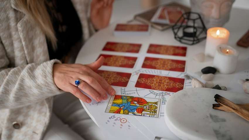 Таро гороскоп на завтра: що підготував останній день року