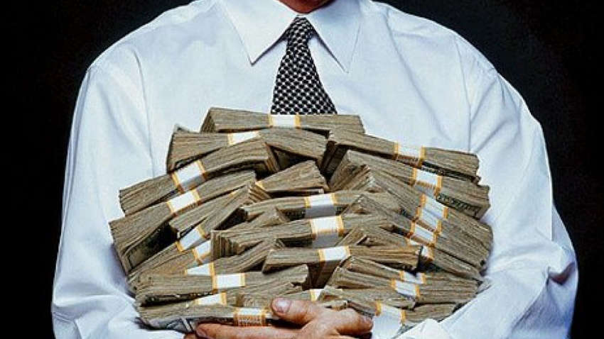 Зарплаты чиновников взлетели: кто зарабатывает больше всего