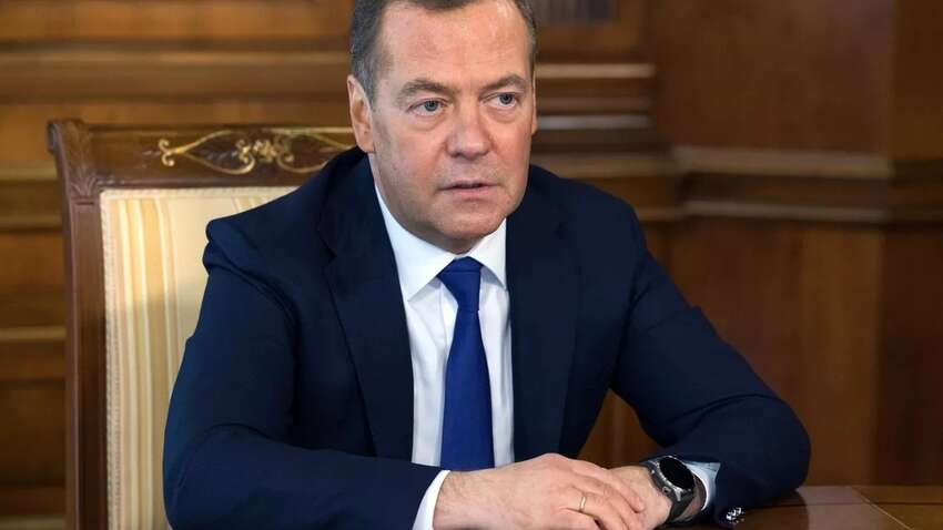 Медведев не на шутку запаниковал из-за переговоров и пообещал "ужасные последствия"